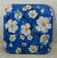 Metal Bardak Altlığı - arkası mantarlı ( Mavi Beyaz Çiçekler ) resmi