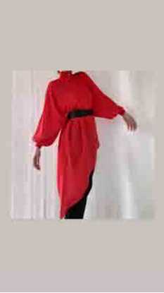asimetrik kırmızı bluz-kemerli resmi