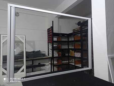 Satıcı için resim Modern cam yapı
